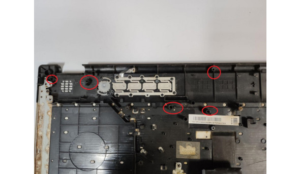 Середня частина корпуса для ноутбука Samsung RF710, RF711, 17.3", BA81-10985A, CNBA5902848, Б/В. Продається з не робочою клавіатурою, єзламані кріплення та замочки. Корпус був залитий, присутні сліди корозії