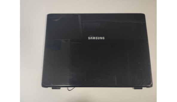 Кришка матриці для ноутбука Samsung R505, NP-R505H, 15.4", ba81-04575a, Б/В. Є подряпини та потертості. Продається з верхньою направляючою та веб камерою.