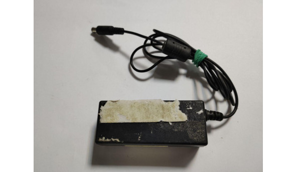 Зарядка, блок живлення для ноутбука LG, Model: ADS-40SG-19-3, Input: 100-240V--1.0A, 50-60Hz, Output: 19.0V, 1.3A, 25W, Б/В. Зверху є двох- сторонній скоч.