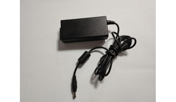 Зарядка, блок живлення для ноутбука HP, Model: HP-0D030D13, Input: 100-240V--1500mA, 50-60Hz, Output: 12.0V, 2500mA, 30W, Б/В