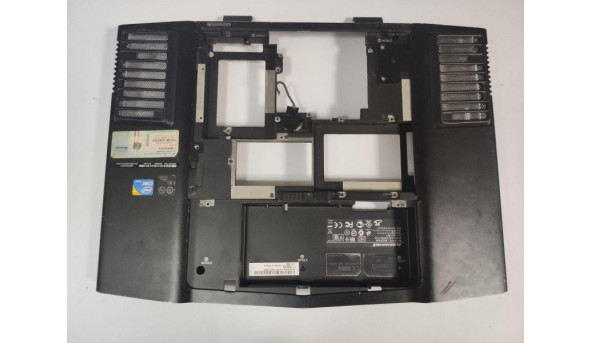 Нижня частина корпуса для ноутбука Dell ALIENWARE M17X R2, P01E, 17", CN-0J180N, Б/В. В хорошому стані.