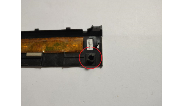 Верхня накладка на середню панель, для ноутбука HP EliteBook 6930p, 14.1", 491227-001, 486307-001, Б/В. Виламане одне кріплення (фото). - 319871