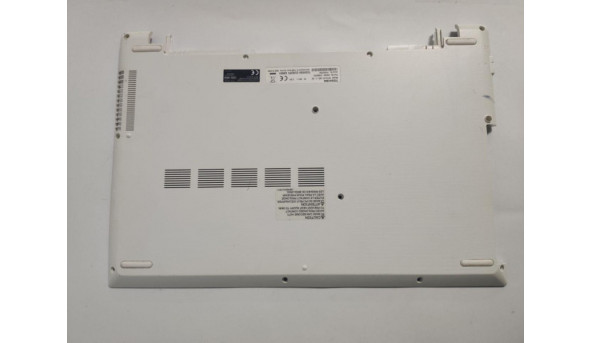 Нижня частина корпуса для ноутбука Toshiba Satellite L50D-C-16Z, 15.6", A000391690, EABLQ01104A, Б/В. В хорошому стані. Має незначну тріщину на решітці (фото).