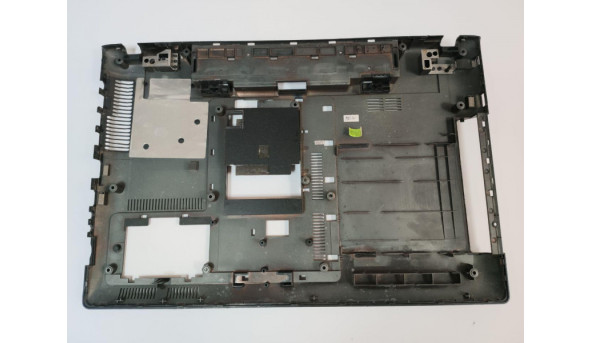 Нижня частина корпуса для ноутбука Samsung RV513, NP-RV513L, 15.6", ba81-12666a, ba75-02842b, Б/В. Зламана решітка радіатора (фото).