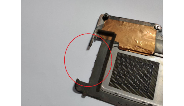 Сервісна кришка для ноутбука Lenovo IdeaPad Y560, 15.6", 36KL3TDLV00, б/в, зламана решітка (фото) - 320151