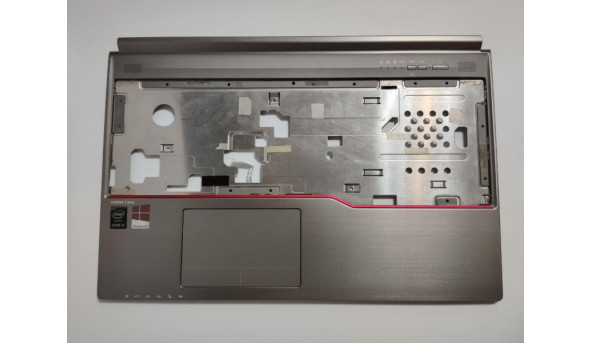 Середня частина корпуса для ноутбука Fujitsu Lifebook E754, 15.6", б/в. В дуже хорошому стані, без пошкодженнь.