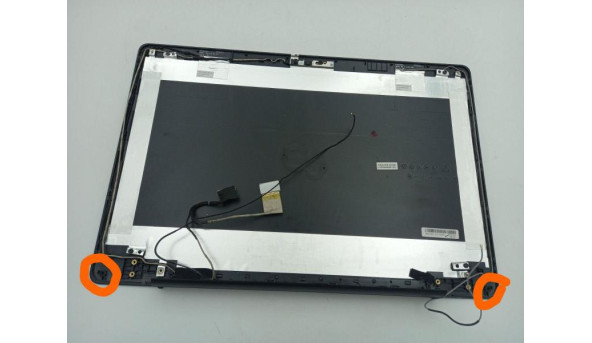 Крышка матрицы Fujitsu Lifebook A556 6051B1032201-1 Б.У в хорошем состоянии есть повреждений