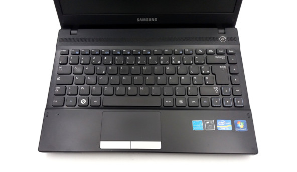 Ноутбук Samsung 300V Intel Core I3-2310M 4 GB RAM 500 GB HDD [13.3"] - ноутбук Б/У