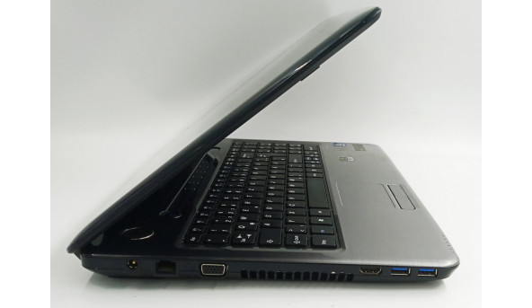 Стильний ігровий ноутбук Medion Akoya P6634 / Core i3-2350M / 4Gb / GeForce GT630M / 250Gb
