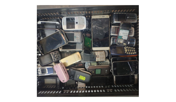 Лот смартфонів та мобільних телефонів різного стану (близько 70 шт) різних брендів