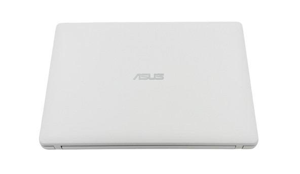 Сенсорний нетбук Asus X102B AMD A4-1200 2 GB RAM 320 GB HDD [10.1"] - нетбук Б/В