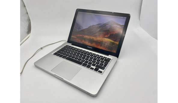 MacBook Pro Mid 2010 Intel C2D P8600 4 GB RAM 250 GB HDD NVIDIA GeForce 320M Б/У