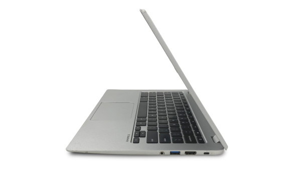 Ноутбук Toshiba Chromebook CB30-B-104 Intel Celeron N2840 4 GB RAM 16 GB SSD [13.3"] - Б/В