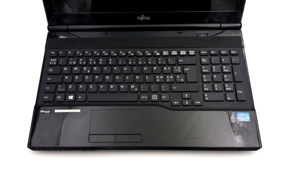 Ноутбук Fujitsu Lifebook AH532 Intel Core i5-3210M 8 GB RAM 240 GB SSD [15.6"] - ноутбук Б/У