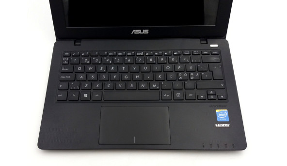 Нетбук Asus X200M Intel Celeron N2840 4 GB RAM 500 GB HDD [11.6"] - ноутбук Б/У