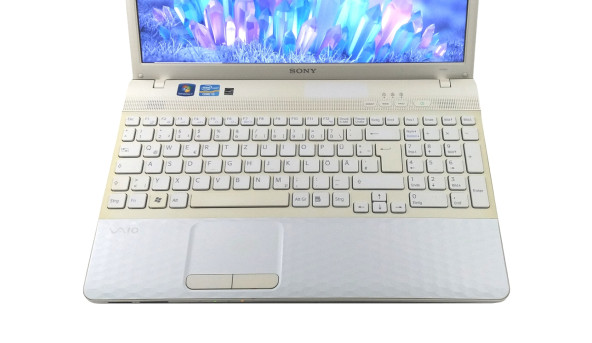 Ноутбук Sony VAIO PCG-71811M Intel Core I3-2330M 6 GB RAM 320 GB HDD [15.6"] - Б/В