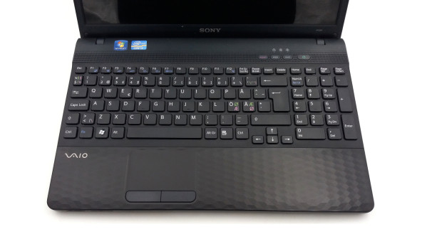 Игровой ноутбук Sony VAIO PCG-71811M Intel Core I5-2430M 8 RAM 240 SSD NVIDIA GeForce 410M [15.6"] - Б/У