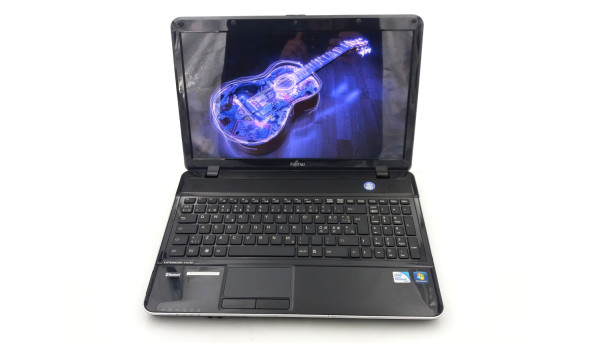 Ноутбук Fujitsu Lifebook AH531 Intel Core I3-2370 6 GB RAM 500 GB HDD [15.6"] - ноутбук Б/В