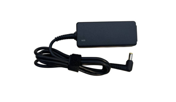 Блок живлення для ноутбука Acer 45 Вт 19 В 2.37 А 5.5x1.7mm ADP-45HE/B OEM