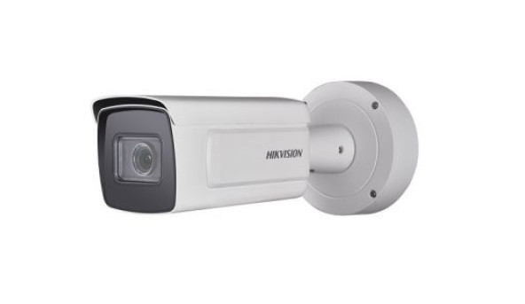 2 Мп сетевая видеокамера с кронштейном DS-2CD7A26G0-IZS+BOX