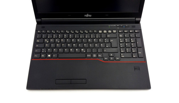 Ноутбук Fujitsu LifeBook E554 Intel Core I5-4210M 8 GB RAM 256 GB SSD [15.6"] - ноутбук Б/В