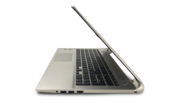 Ноутбук Toshiba Satellite S50D-B AMD A10-7300 8 GB RAM 120 GB SSD [15.6"] - Б/У