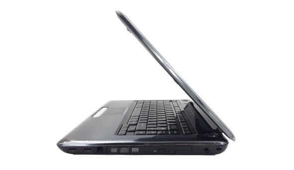 Ноутбук Toshiba Satellite A300 Intel Core 2 Duo T8100 4 GB RAM 2 х 250 GB HDD Radeon HD 3650 [15.4"] - Б/В - 627108