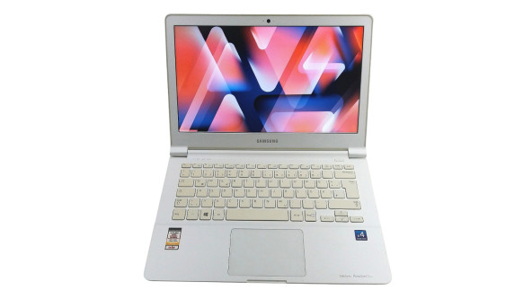 Ноутбук Samsung NP905S3G AMD Quad-Core Hybrid 4 GB RAM 128 GB SSD [13.3"] - Б/В