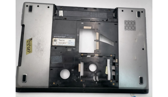 Нижня частина корпуса для ноутбука Dell Vostro 3750 Inspiron N7110 (3CV03BCW100) Б/В