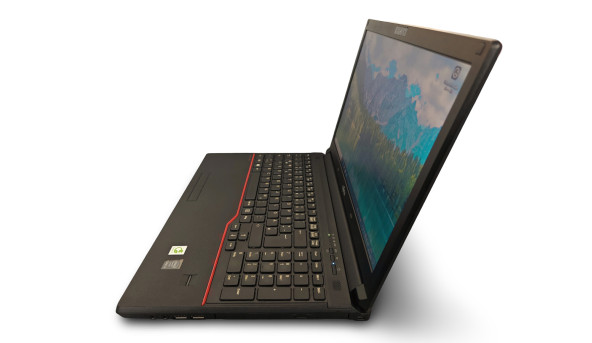 Ноутбук Fujitsu LifeBook E554 Intel Core I3-4000M 8 GB RAM 180 GB SSD [15.6"] - Б/В - 629904