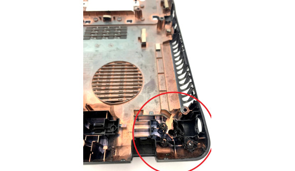 Нижня частина корпусу до ноутбука Toshiba Qosmio X770 X775 K000126480 AP0IB000400 Б/В - 641996