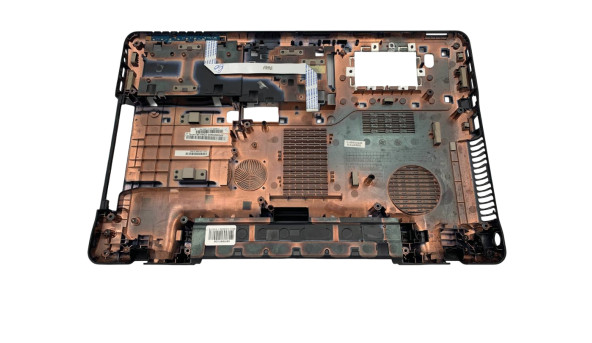 Нижня частина корпусу до ноутбука Toshiba Qosmio X770 X775 K000126480 AP0IB000400 Б/В - 641996