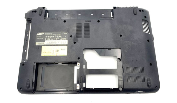 Нижняя часть корпуса к ноутбуку  Samsung R530, E352, E452, R540, RV528, R525, R523, RV510, R538, R528, BA81-08526A, BA81-09822A Б/У