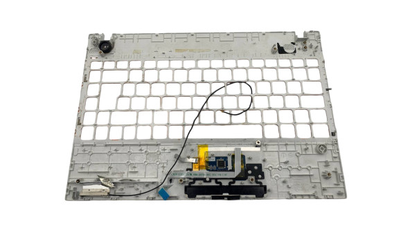 Средняя часть корпуса к ноутбуку Samsung 300V5A-S1A 15.6 " NP300V5A-S1ARU Б/У - 649413