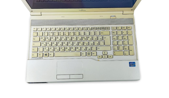 Ноутбук Fujitsu Lifebook AH532 Intel Core I3-2328M 8 GB RAM 120 GB SSD [15.6"] - Б/В