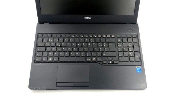 Ноутбук Fujitsu LifeBook A555 Intel Core I5-5200U 8 GB RAM 240 GB SSD [15.6" ] - Б/В