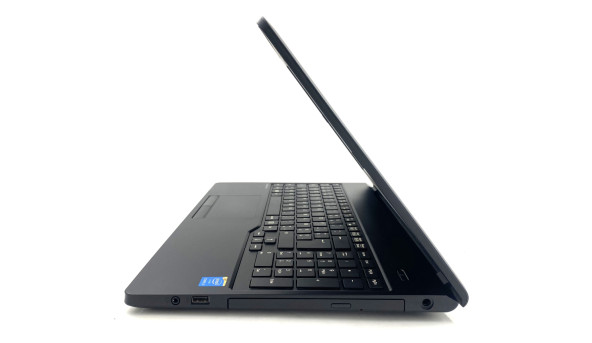 Ноутбук Fujitsu LifeBook A555 Intel Core I5-5200U 8 GB RAM 240 GB SSD [15.6" ] - Б/В