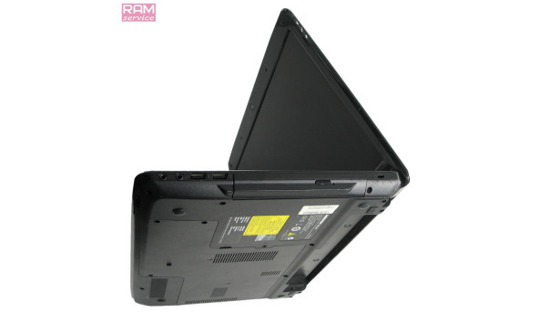 Надійний ноутбук Medion E6234, 15.6", Pentium B960, 4 GB, 320 GB, Intel HD Graphics 2000, Windows 10, Б/В