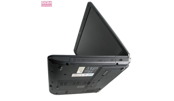Незамінний помічник ноутбук Acer eMachines E527, 15.6", Intel Celeron T3300, 3GB, 250 GB, Intel 45 Express, Windows 7, Б/В